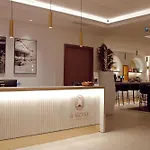 & Western Premier A Storia 酒店 萨里索伦札拉